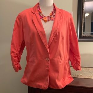 Beautiful melon colored Roz & Ali blazer